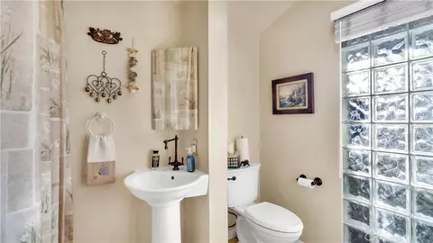 Bath - 2129 N N Pne, Orange, CA 92865 photo 3 of 8
