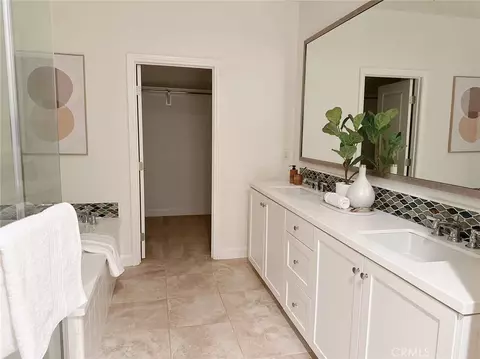 Bath - 115 Hitching Post, Irvine, CA 92620 photo 2 of 4