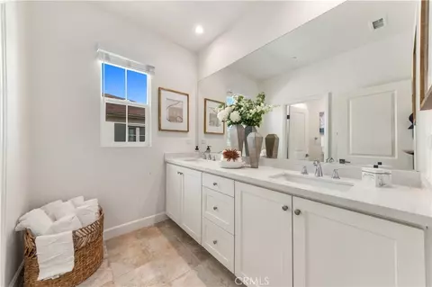 Bath - 68 Meander, Irvine, CA 92620 photo 2 of 2