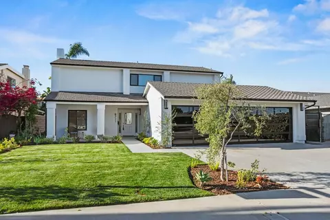8711 Larkport Dr, Huntington Beach, CA 92646