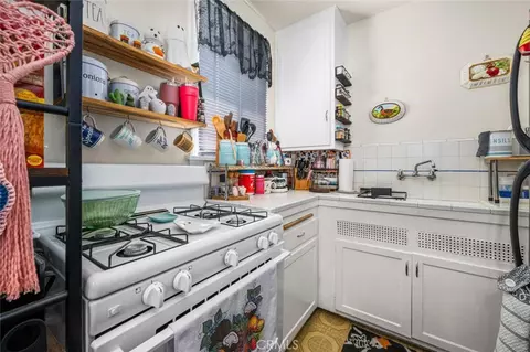 Kitchen - 5139 E Carson St, Long Beach, CA 90808 photo 4 of 7