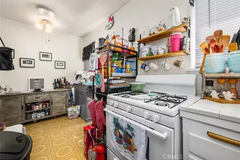 Kitchen - 5139 E Carson St, Long Beach, CA 90808 photo 5 of 7