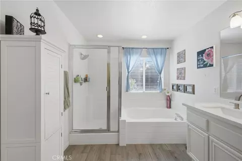 Bath - 3966 Bennett, Corona, CA 92883 photo 3 of 3