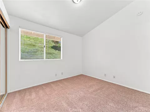 Bedroom - 28525 Sugar Pine Way, Santa Clarita, CA 91390 photo 4 of 5