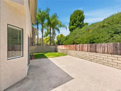 Exterior - 28525 Sugar Pine Way, Santa Clarita, CA 91390 photo 5 of 7