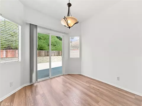 Dining - 28525 Sugar Pine Way, Santa Clarita, CA 91390 photo 2 of 2
