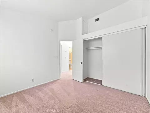 Bedroom - 28525 Sugar Pine Way, Santa Clarita, CA 91390 photo 3 of 5
