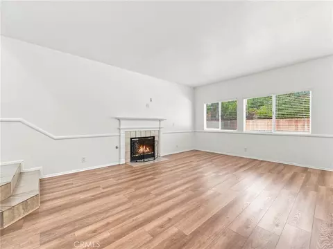 Living - 28525 Sugar Pine Way, Santa Clarita, CA 91390 photo 2 of 4