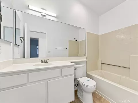 Bath - 28525 Sugar Pine Way, Santa Clarita, CA 91390 photo 3 of 5