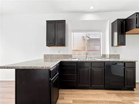 Kitchen - 28525 Sugar Pine Way, Santa Clarita, CA 91390 photo 1 of 3