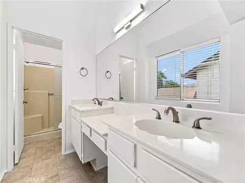 Bath - 28525 Sugar Pine Way, Santa Clarita, CA 91390 photo 4 of 5