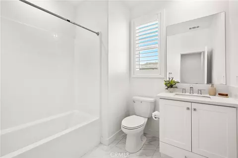 Bath - 259 Lynx, Irvine, CA 92618 photo 3 of 4