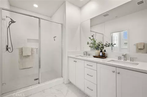 Bath - 259 Lynx, Irvine, CA 92618 photo 4 of 4