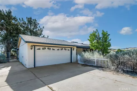 8623 Gobi Rd, Phelan, CA 92371
