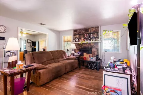 Living - 8623 Gobi Rd, Phelan, CA 92371 photo 2 of 3