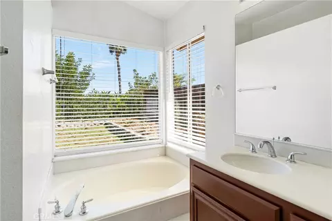 Bath - 12981 August Cir, Riverside, CA 92503 photo 2 of 5
