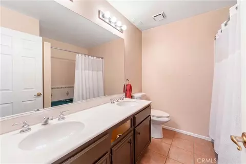 Bath - 12981 August Cir, Riverside, CA 92503 photo 3 of 5