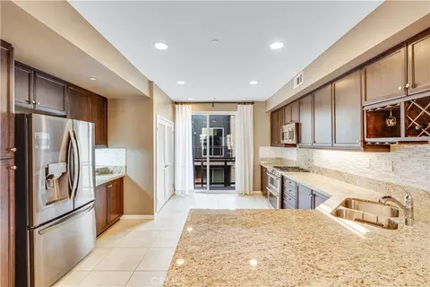 Kitchen - 507 Rockefeller, Irvine, CA 92612 photo 2 of 3