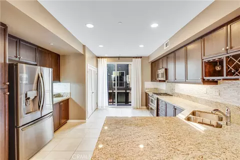 Kitchen - 507 Rockefeller, Irvine, CA 92612 photo 3 of 3
