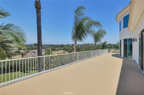 Exterior - 1303 Sycamore, Fallbrook, CA 92028 photo 3 of 11