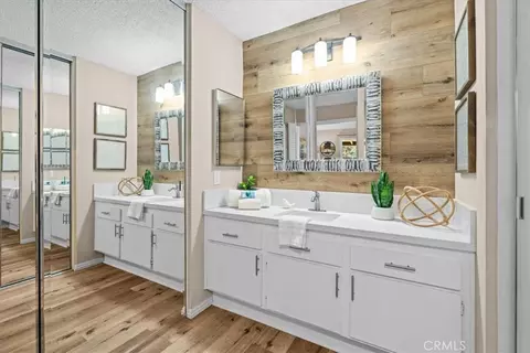 Bath - 208 Springview, Irvine, CA 92620 photo 2 of 3