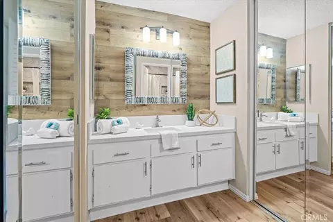 Bath - 208 Springview, Irvine, CA 92620 photo 1 of 3