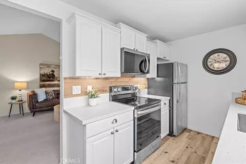 Kitchen - 208 Springview, Irvine, CA 92620 photo 2 of 4