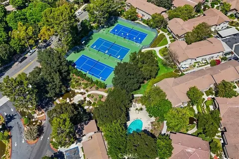View/Area - 208 Springview, Irvine, CA 92620 photo 2 of 11