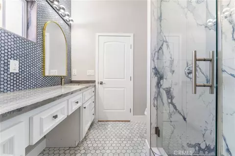 Bath - 8755 Maple, Hesperia, CA 92345 photo 5 of 6