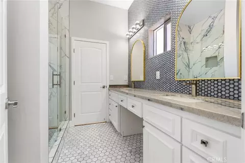 Bath - 8755 Maple, Hesperia, CA 92345 photo 4 of 6