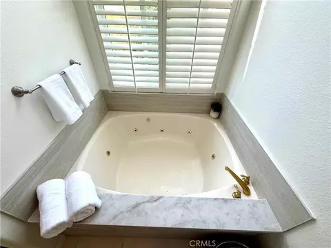Bath - 14159 Palisades Dr, Poway, CA 92064 photo 3 of 5