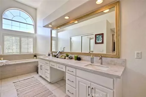 Bath - 14159 Palisades Dr, Poway, CA 92064 photo 2 of 5