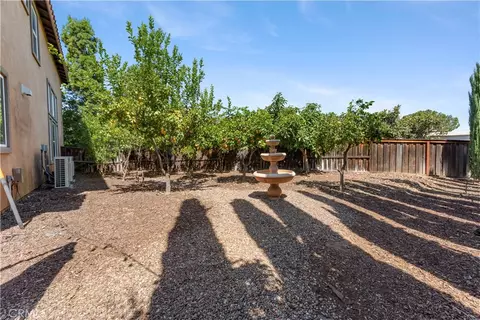 Exterior - 505 Acacia Ct, Redlands, CA 92373 photo 4 of 6