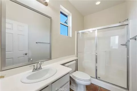 Bath - 505 Acacia Ct, Redlands, CA 92373 photo 3 of 5