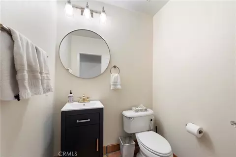 Bath - 505 Acacia Ct, Redlands, CA 92373 photo 4 of 5