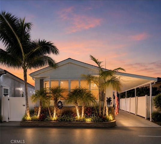 16421 Haiku Ln, Huntington Beach, CA 92649