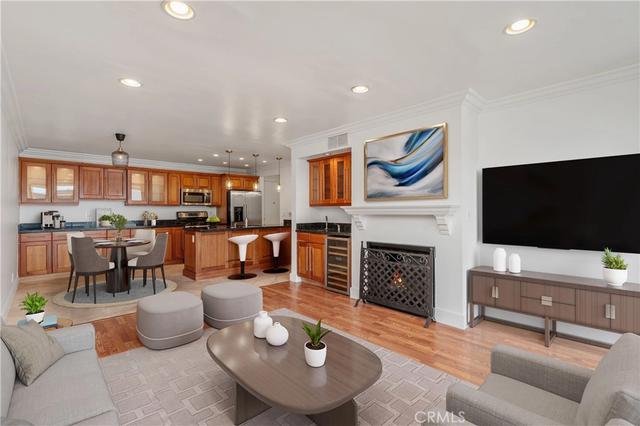 911 N Kings Rd #319, West Hollywood, CA 90069