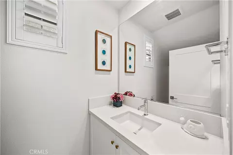 Bath - 103 Eversedge, Irvine, CA 92618 photo 4 of 4
