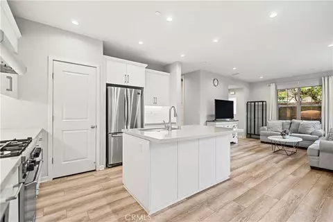Kitchen - 135 Messenger, Irvine, CA 92618 photo 3 of 6