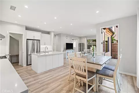 Kitchen - 135 Messenger, Irvine, CA 92618 photo 4 of 6