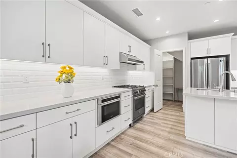 Kitchen - 135 Messenger, Irvine, CA 92618 photo 6 of 6