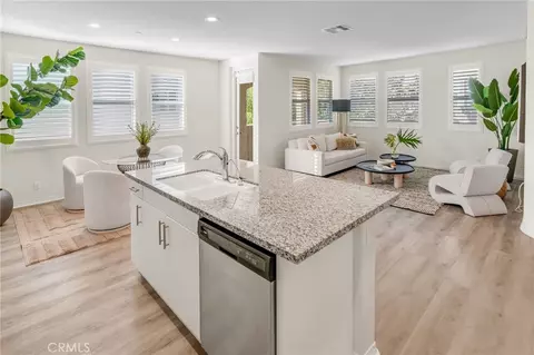 928 E Twill Ct, Anaheim, CA 92802