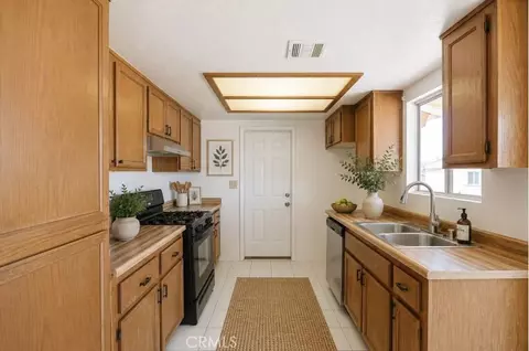 Kitchen - 11649 3rd Ave, Hesperia, CA 92345 photo 1 of 6