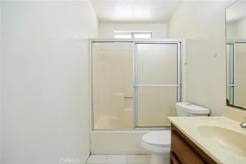 Bath - 11649 3rd Ave, Hesperia, CA 92345 photo 3 of 5
