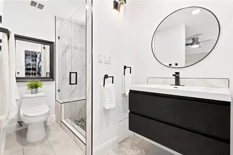 Bath - 7890 E Spring St #5L, Long Beach, CA 90815 photo 1 of 2