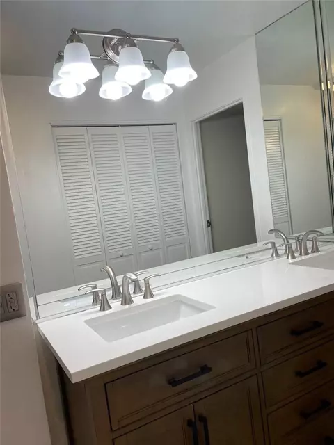 Bath - 1750 E Ocean Blvd #310, Long Beach, CA 90802 photo 1 of 1