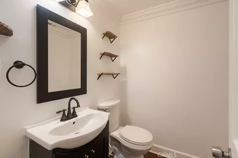 Bath - 4073 Cedar St, Riverside, CA 92501 photo 2 of 7