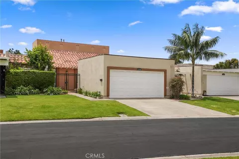 17735 Los Jardines W, Fountain Valley, CA 92708