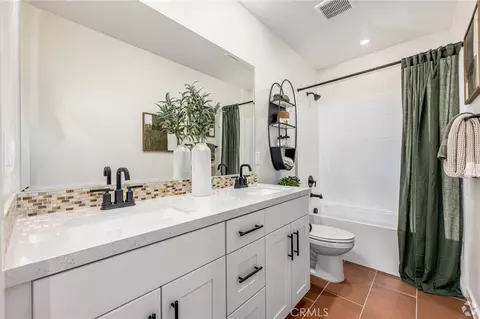 Bath - 545 Gregory Way, Glendora, CA 91740 photo 3 of 3