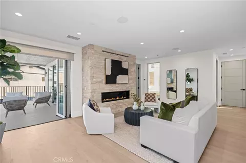 611 Marguerite #B, Corona Del Mar, CA 92625
